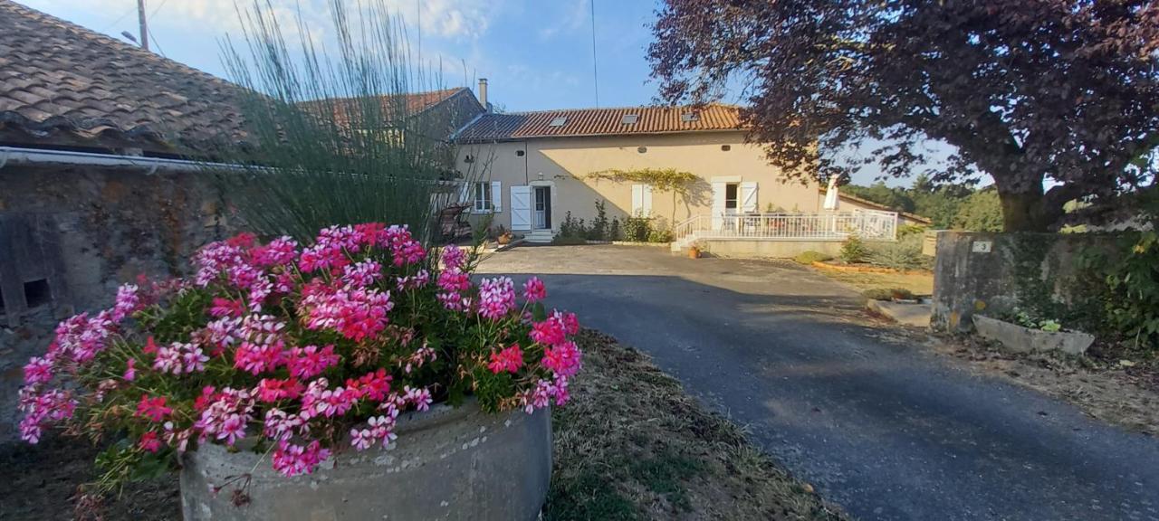 Bed and Breakfast La Mesange Bleue Ecuras Exterior foto