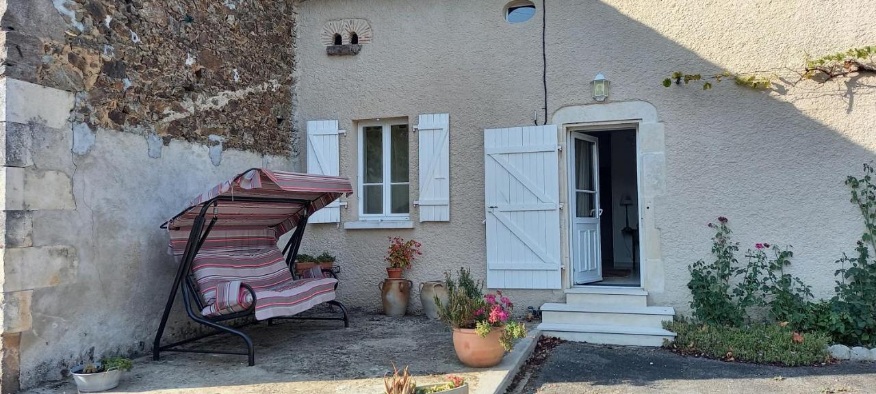 Bed and Breakfast La Mesange Bleue Ecuras Exterior foto