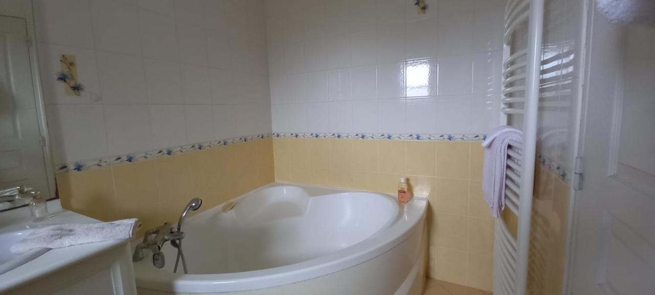 Bed and Breakfast La Mesange Bleue Ecuras Exterior foto